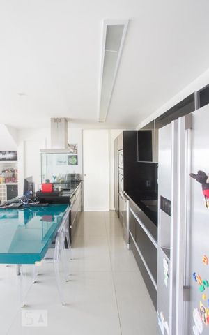Apartamento para alugar com 118m², 2 quartos e 2 vagasCozinha