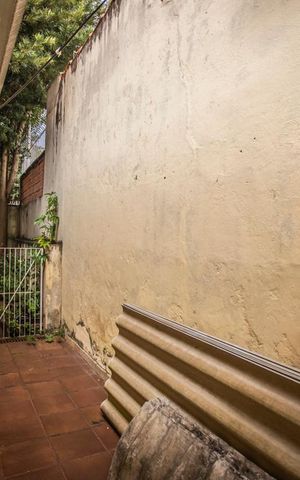 Casa à venda com 150m², 5 quartos e 4 vagas Casa à venda com 150m², 5 quartos e 4 vagasÁrea externa