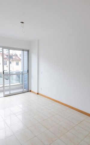 Apartamento à venda com 70m², 2 quartos e 1 vaga Apartamento à venda com 70m², 2 quartos e 1 vagaSala