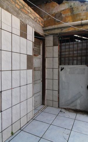 Casa à venda com 236m², 5 quartos e 2 vagasÁrea dos fundos - edícula