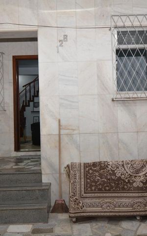 Casa à venda com 240m², 3 quartos e 2 vagasFachada