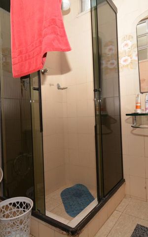Casa à venda com 240m², 3 quartos e 2 vagasBanheiro