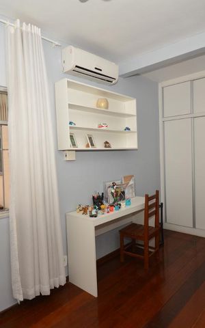 Casa à venda com 240m², 3 quartos e 2 vagasSuíte 3