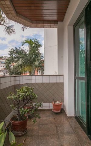Apartamento à venda com 150m², 3 quartos e 3 vagas Apartamento à venda com 150m², 3 quartos e 3 vagasVaranda