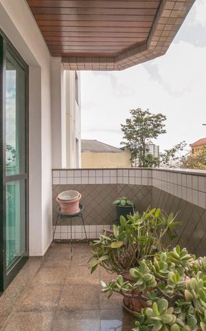 Apartamento à venda com 150m², 3 quartos e 3 vagas Apartamento à venda com 150m², 3 quartos e 3 vagasVaranda
