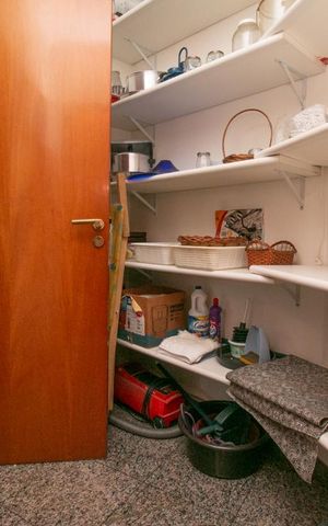 Apartamento à venda com 150m², 3 quartos e 3 vagas Apartamento à venda com 150m², 3 quartos e 3 vagasDispensa