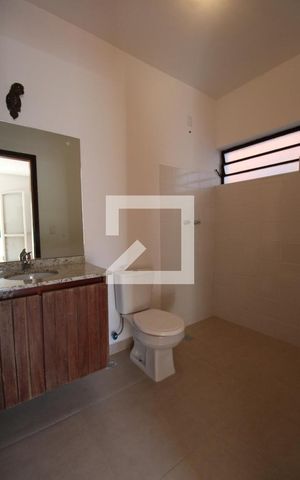 Casa à venda com 323m², 3 quartos e 4 vagasBanheiro da Suíte 1