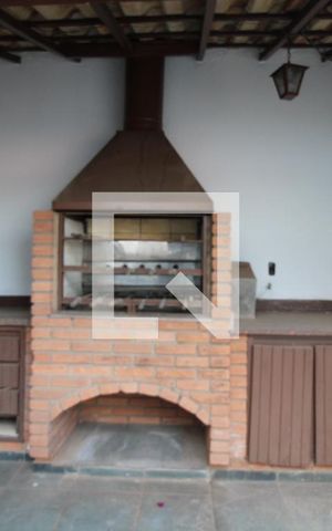 Casa à venda com 323m², 3 quartos e 4 vagasQuintal - Churrasqueira