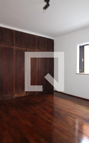 Casa à venda com 323m², 3 quartos e 4 vagasQuarto 2 (suíte)