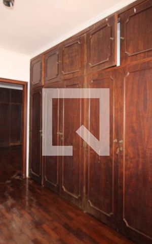 Casa à venda com 323m², 3 quartos e 4 vagasCorredor (1º andar)