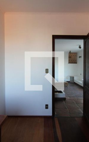 Casa à venda com 323m², 3 quartos e 4 vagasEscritório 2