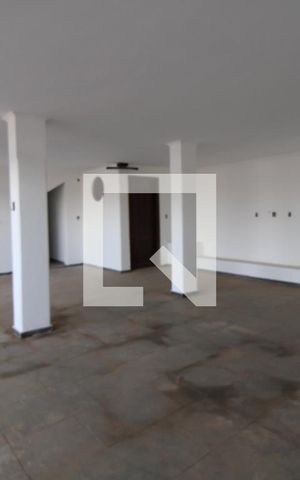 Casa à venda com 323m², 3 quartos e 4 vagasSalão de Festas