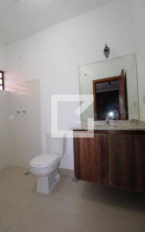 Casa à venda com 323m², 3 quartos e 4 vagasBanheiro da Suíte 2