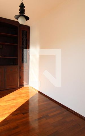 Casa à venda com 323m², 3 quartos e 4 vagasAntessala (1º andar)