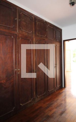 Casa à venda com 323m², 3 quartos e 4 vagasCorredor (1º andar)