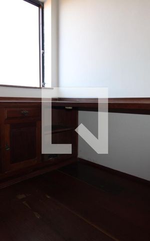 Casa à venda com 323m², 3 quartos e 4 vagasEscritório 1