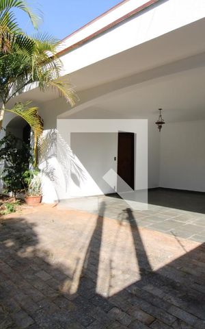 Casa à venda com 323m², 3 quartos e 4 vagasGaragem e Jardim