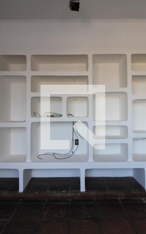 Casa à venda com 323m², 3 quartos e 4 vagasSala de TV