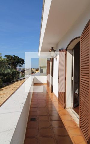Casa à venda com 323m², 3 quartos e 4 vagasSacada da Antessala e do Quarto 1 (suíte)