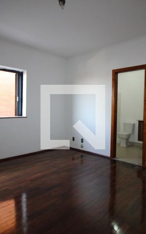 Casa à venda com 323m², 3 quartos e 4 vagasQuarto 2 (suíte)