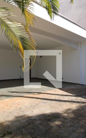 Casa à venda com 323m², 3 quartos e 4 vagasGaragem e Jardim