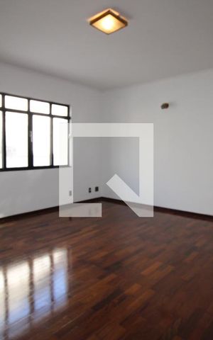 Casa à venda com 323m², 3 quartos e 4 vagasSala de estar