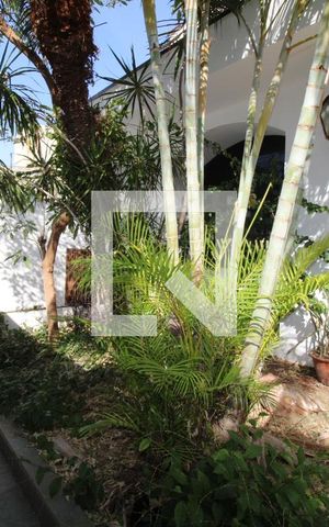 Casa à venda com 323m², 3 quartos e 4 vagasGaragem e Jardim