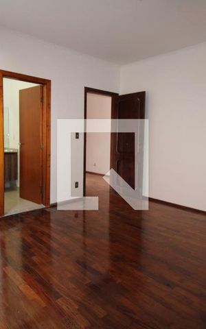 Casa à venda com 323m², 3 quartos e 4 vagasQuarto 2 (suíte)