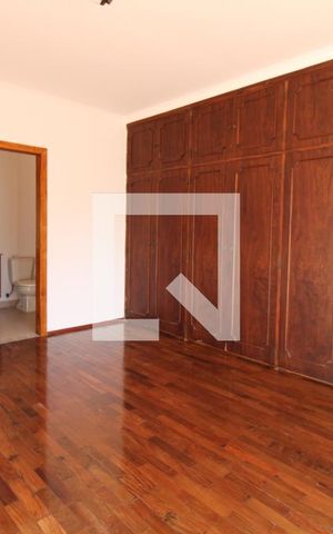 Casa à venda com 323m², 3 quartos e 4 vagasQuarto 1 (suíte)