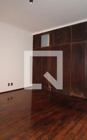 Casa à venda com 323m², 3 quartos e 4 vagasQuarto 2 (suíte)