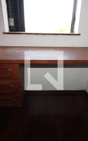 Casa à venda com 323m², 3 quartos e 4 vagasQuarto de Serviço