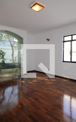 Casa à venda com 323m², 3 quartos e 4 vagasSala de estar