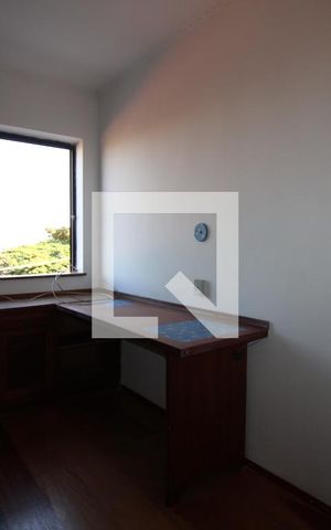 Casa à venda com 323m², 3 quartos e 4 vagasEscritório 2