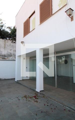 Casa à venda com 323m², 3 quartos e 4 vagasQuintal