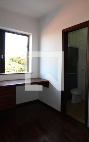 Casa à venda com 323m², 3 quartos e 4 vagasQuarto de Serviço