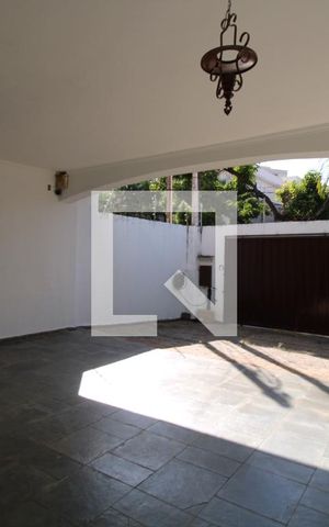 Casa à venda com 323m², 3 quartos e 4 vagasGaragem e Jardim