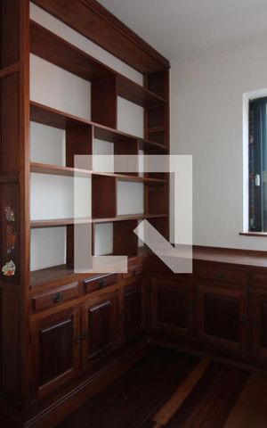 Casa à venda com 323m², 3 quartos e 4 vagasEscritório 2