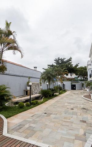 Casa de condomínio à venda com 399m², 4 quartos e 8 vagas Casa de condomínio à venda com 399m², 4 quartos e 8 vagasÁrea comum