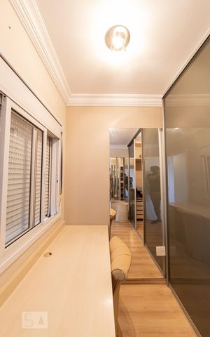 Casa de condomínio à venda com 399m², 4 quartos e 8 vagas Casa de condomínio à venda com 399m², 4 quartos e 8 vagasCloset/Quarto/escritório