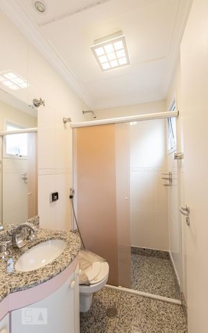 Casa de condomínio à venda com 399m², 4 quartos e 8 vagas Casa de condomínio à venda com 399m², 4 quartos e 8 vagasBanheiro Social