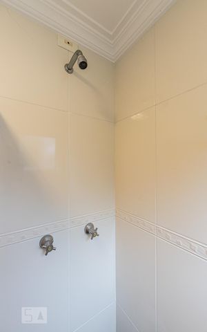 Casa de condomínio à venda com 399m², 4 quartos e 8 vagas Casa de condomínio à venda com 399m², 4 quartos e 8 vagasBanheiro Social