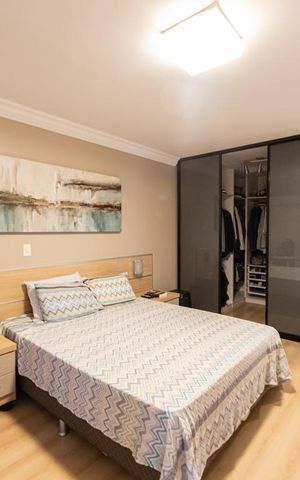 Casa de condomínio à venda com 399m², 4 quartos e 8 vagas Casa de condomínio à venda com 399m², 4 quartos e 8 vagasSuite 2