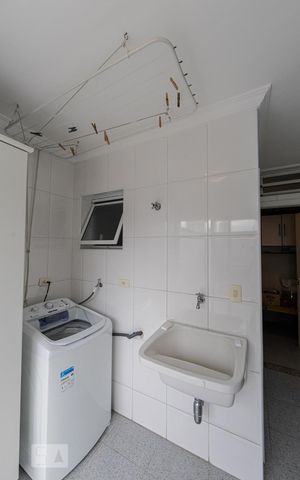 Casa de condomínio à venda com 399m², 4 quartos e 8 vagas Casa de condomínio à venda com 399m², 4 quartos e 8 vagasÁrea de Serviço
