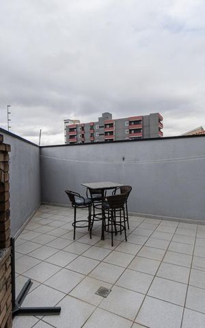 Casa de condomínio à venda com 399m², 4 quartos e 8 vagas Casa de condomínio à venda com 399m², 4 quartos e 8 vagasÁrea comum - Churrasqueira