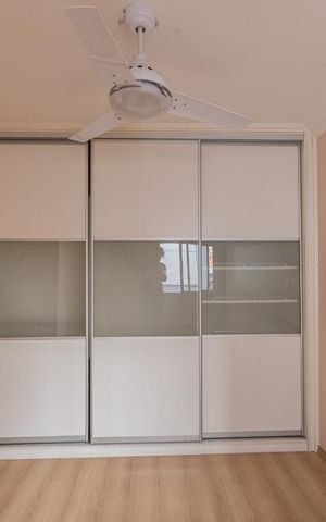 Casa de condomínio à venda com 399m², 4 quartos e 8 vagas Casa de condomínio à venda com 399m², 4 quartos e 8 vagasQuarto 1