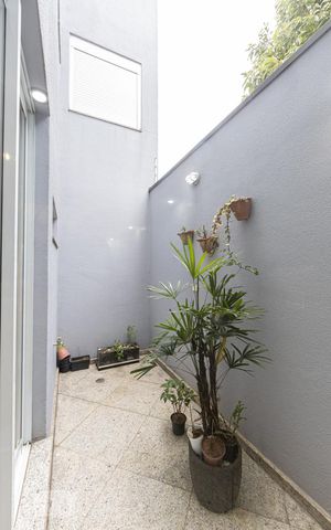Casa de condomínio à venda com 399m², 4 quartos e 8 vagas Casa de condomínio à venda com 399m², 4 quartos e 8 vagasJardim inverno