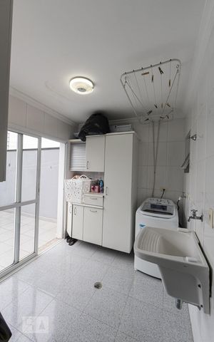 Casa de condomínio à venda com 399m², 4 quartos e 8 vagas Casa de condomínio à venda com 399m², 4 quartos e 8 vagasÁrea de Serviço