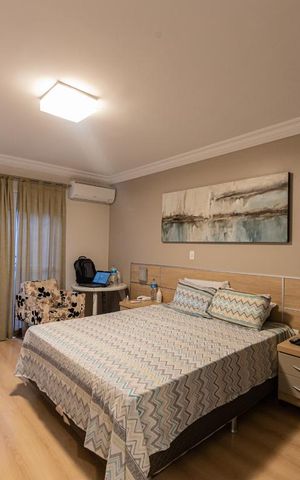 Casa de condomínio à venda com 399m², 4 quartos e 8 vagas Casa de condomínio à venda com 399m², 4 quartos e 8 vagasSuite 2