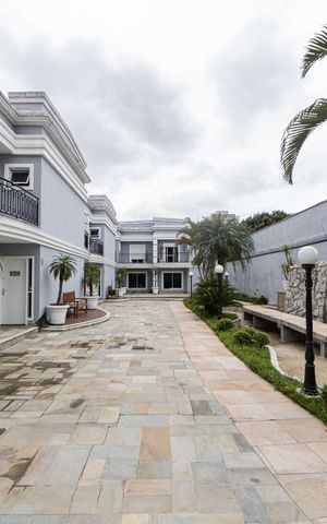 Casa de condomínio à venda com 399m², 4 quartos e 8 vagas Casa de condomínio à venda com 399m², 4 quartos e 8 vagasÁrea comum