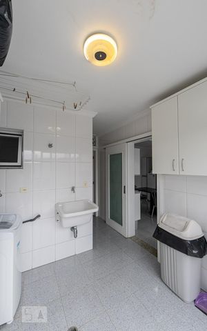 Casa de condomínio à venda com 399m², 4 quartos e 8 vagas Casa de condomínio à venda com 399m², 4 quartos e 8 vagasÁrea de Serviço